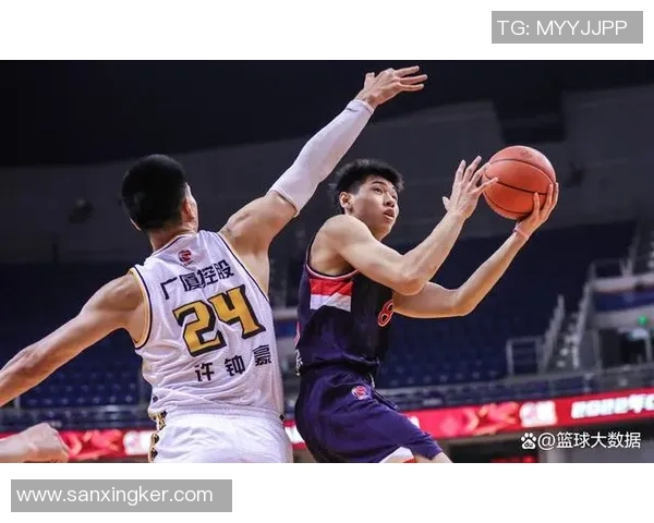 广州篮球队技术解析：提升战术水平与球员素养的关键因素探讨